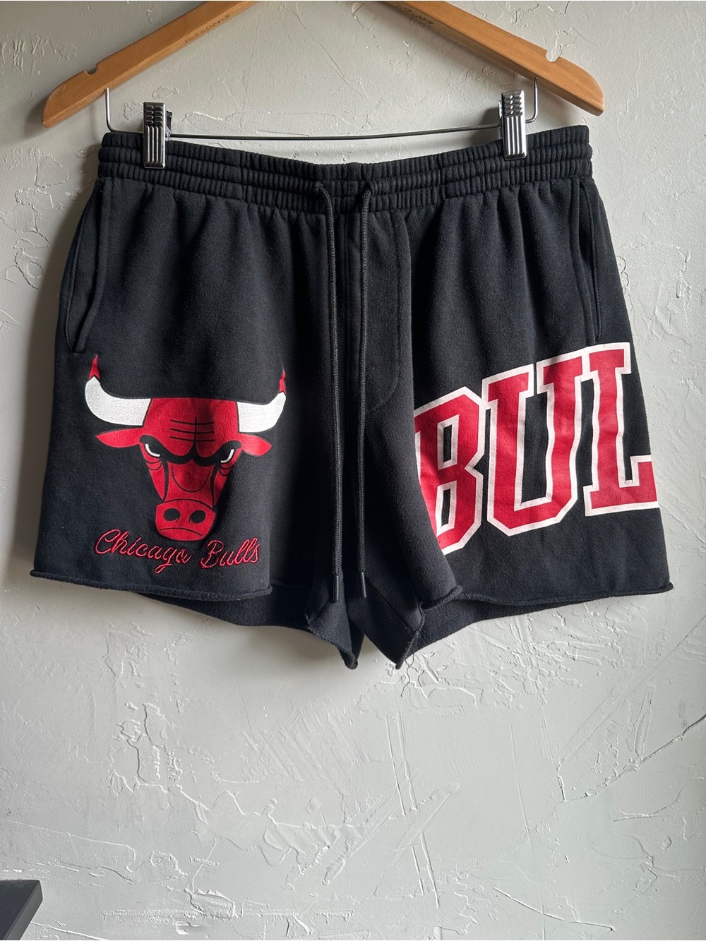 Chicago Bulls NBA Graphic Fleece Sweat Shorts Embroidered Logo Medium